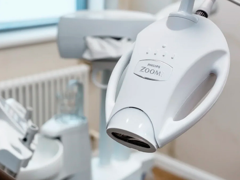 Отбеливание зубов по технологии «Zoom 4»
